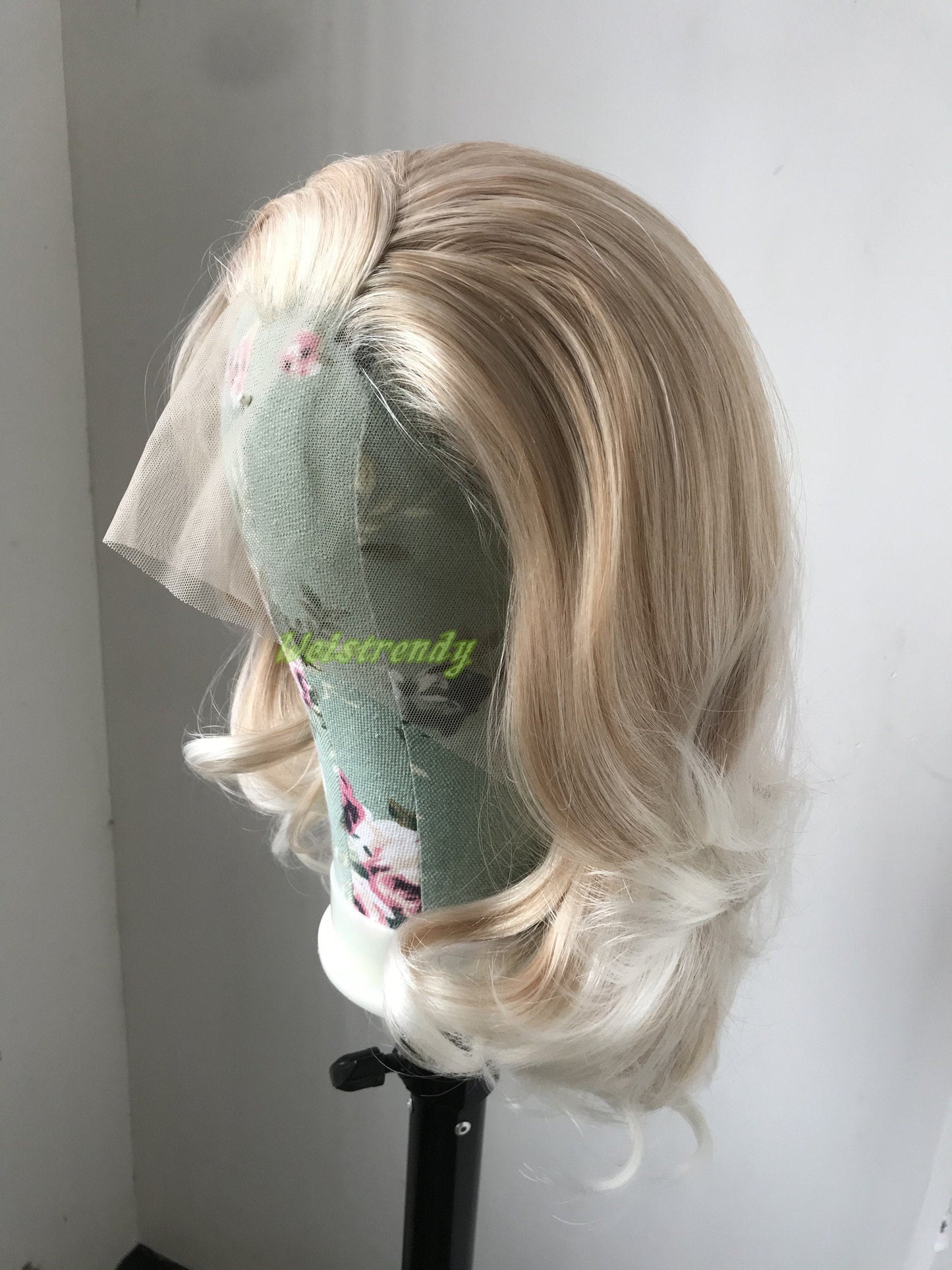 Mixed Blonde Ombre White Medium Length Waves Hair Synthetic Soft Swiss Lace Front Wig Free Part Heat Friendly