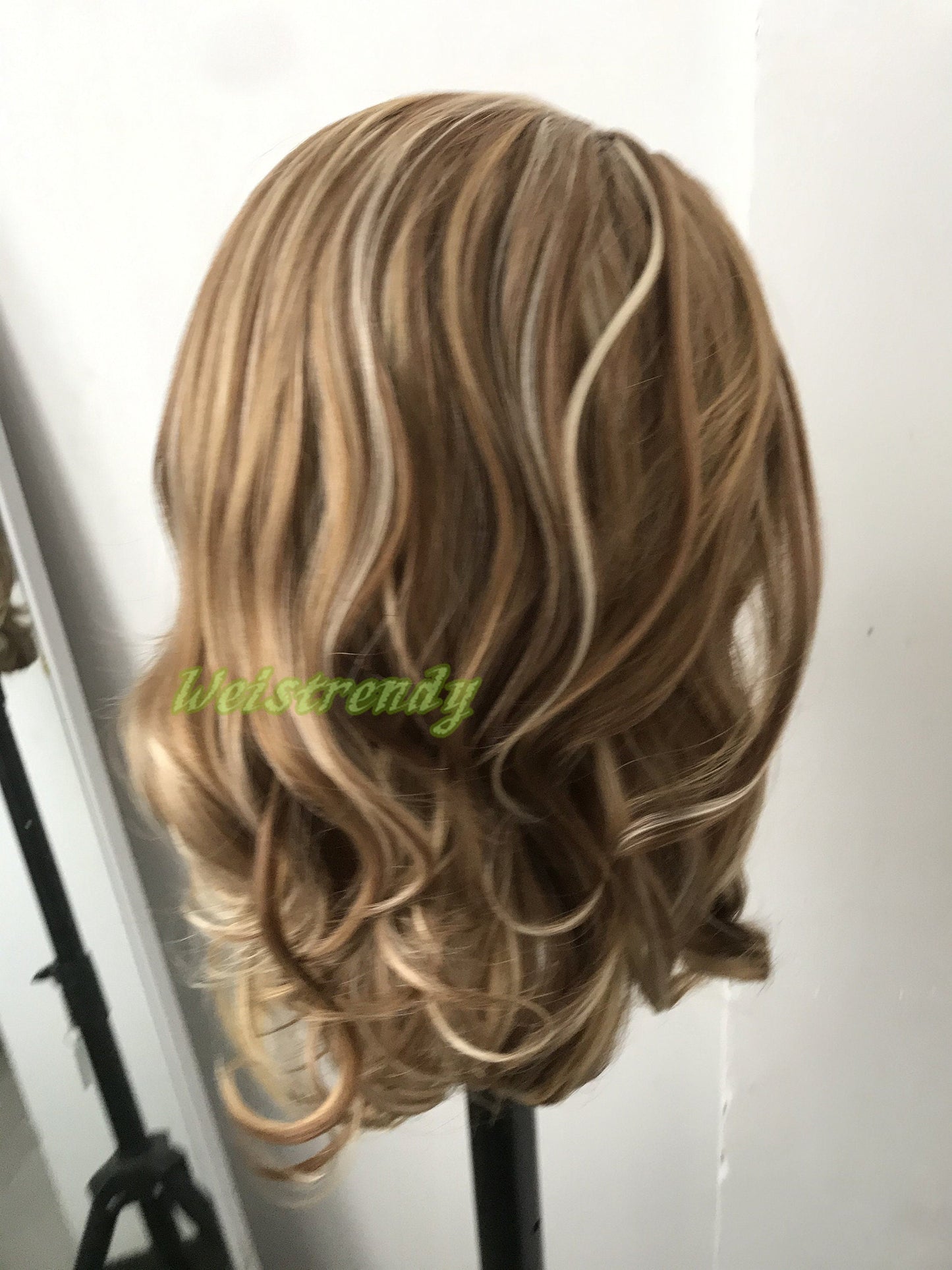 Mixed Brown Blonde Hightlights Medium Length Waves Hair Synthetic Soft Swiss Lace Frontal Wig Free Part Heat Friendly