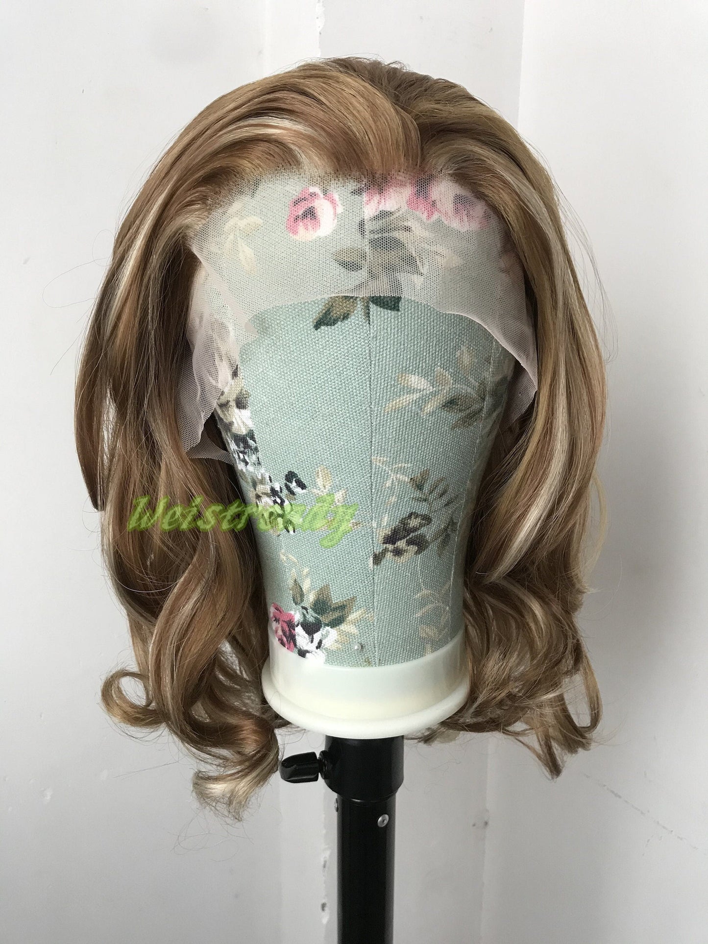 Mixed Brown Blonde Hightlights Medium Length Waves Hair Synthetic Soft Swiss Lace Frontal Wig Free Part Heat Friendly