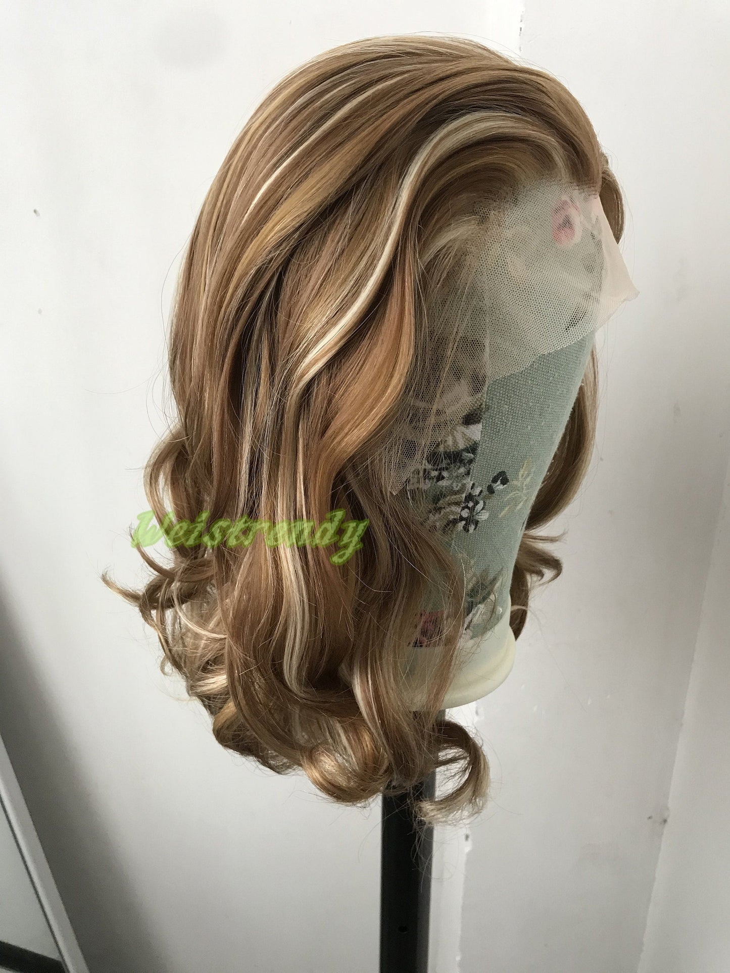Mixed Brown Blonde Hightlights Medium Length Waves Hair Synthetic Soft Swiss Lace Frontal Wig Free Part Heat Friendly