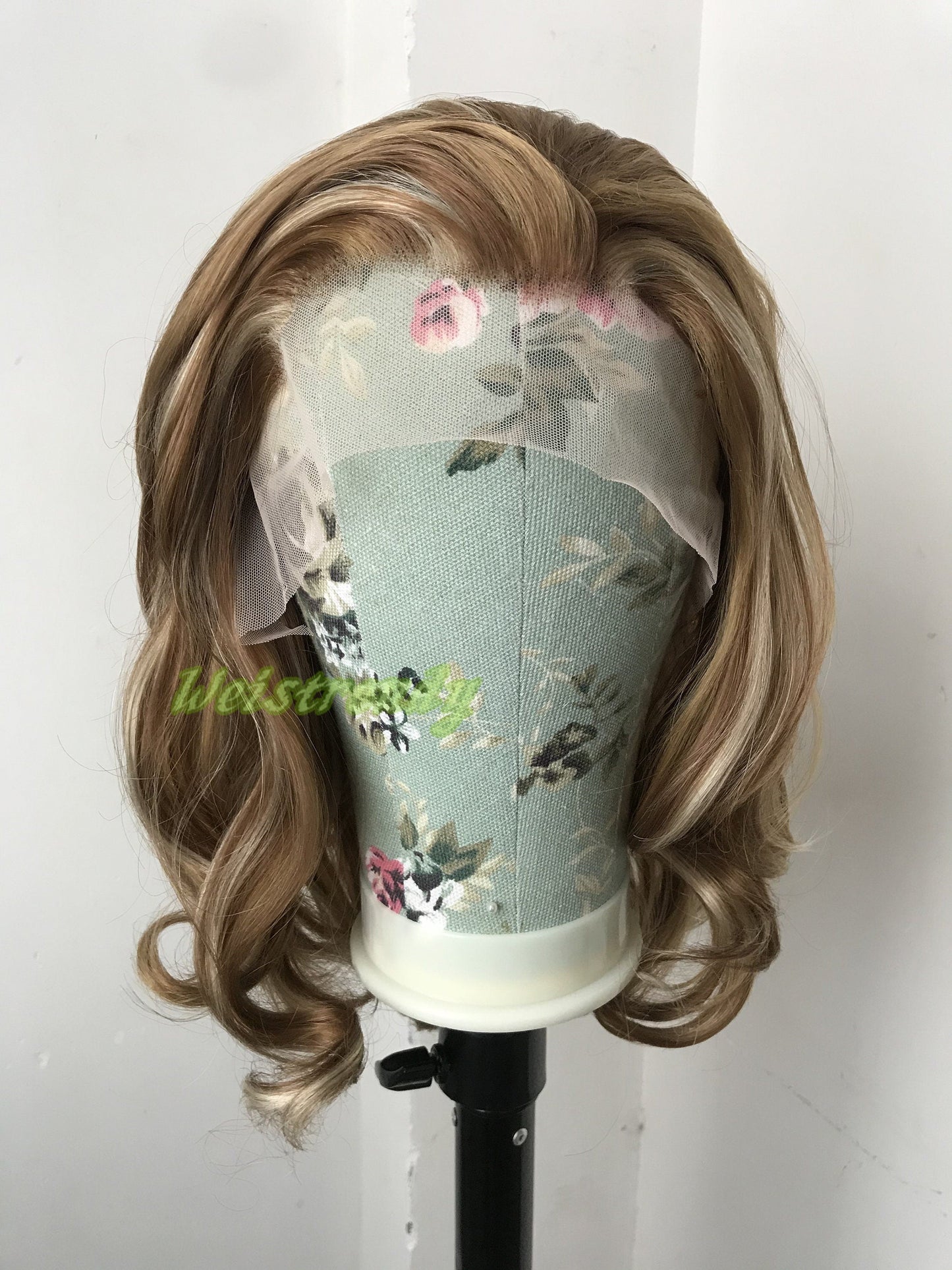 Mixed Brown Blonde Hightlights Medium Length Waves Hair Synthetic Soft Swiss Lace Frontal Wig Free Part Heat Friendly