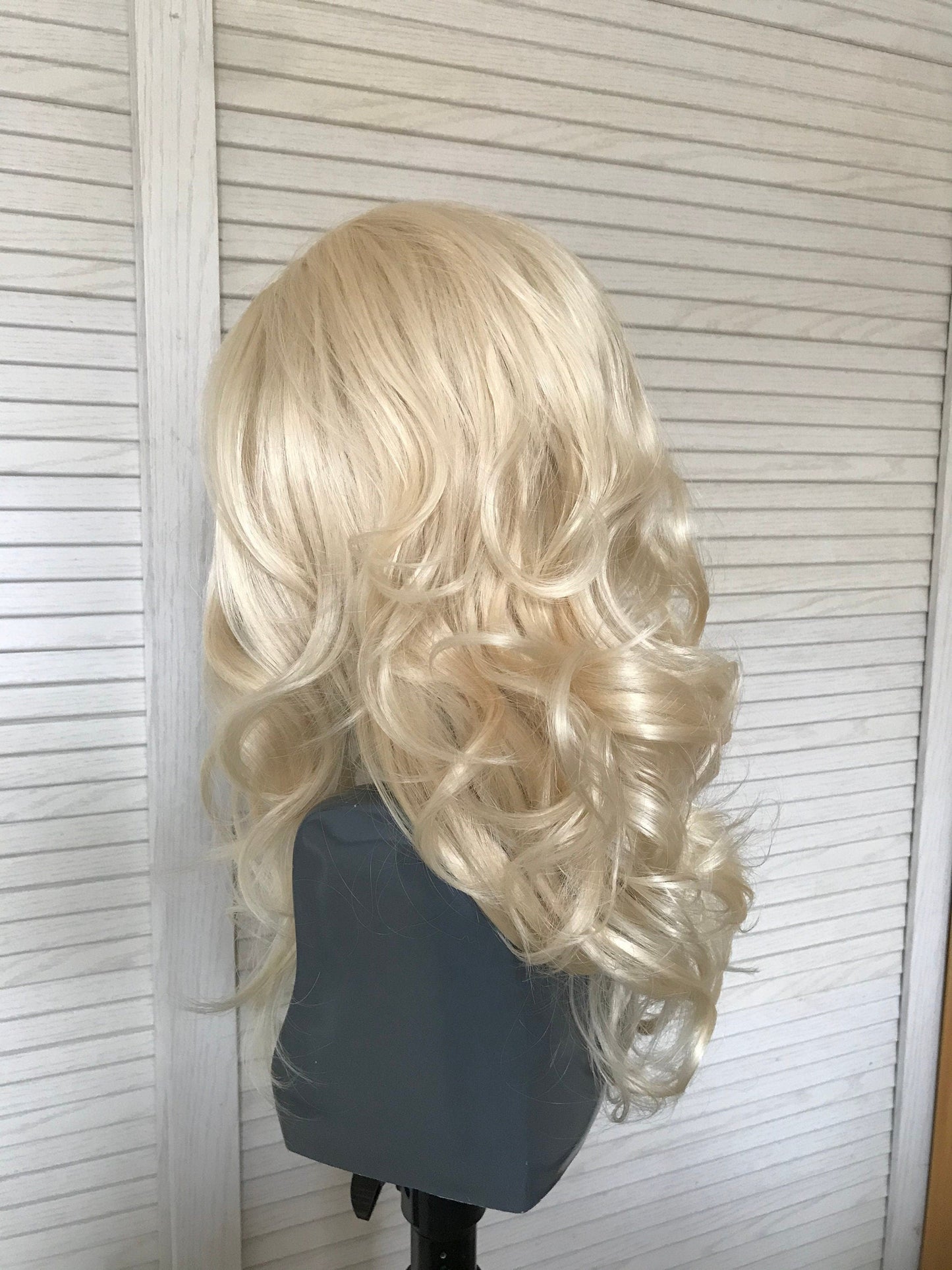 613 Blonde Medium Length Waves Hair Synthetic Soft Swiss Lace Frontal Wig Free Part Heat Friendly
