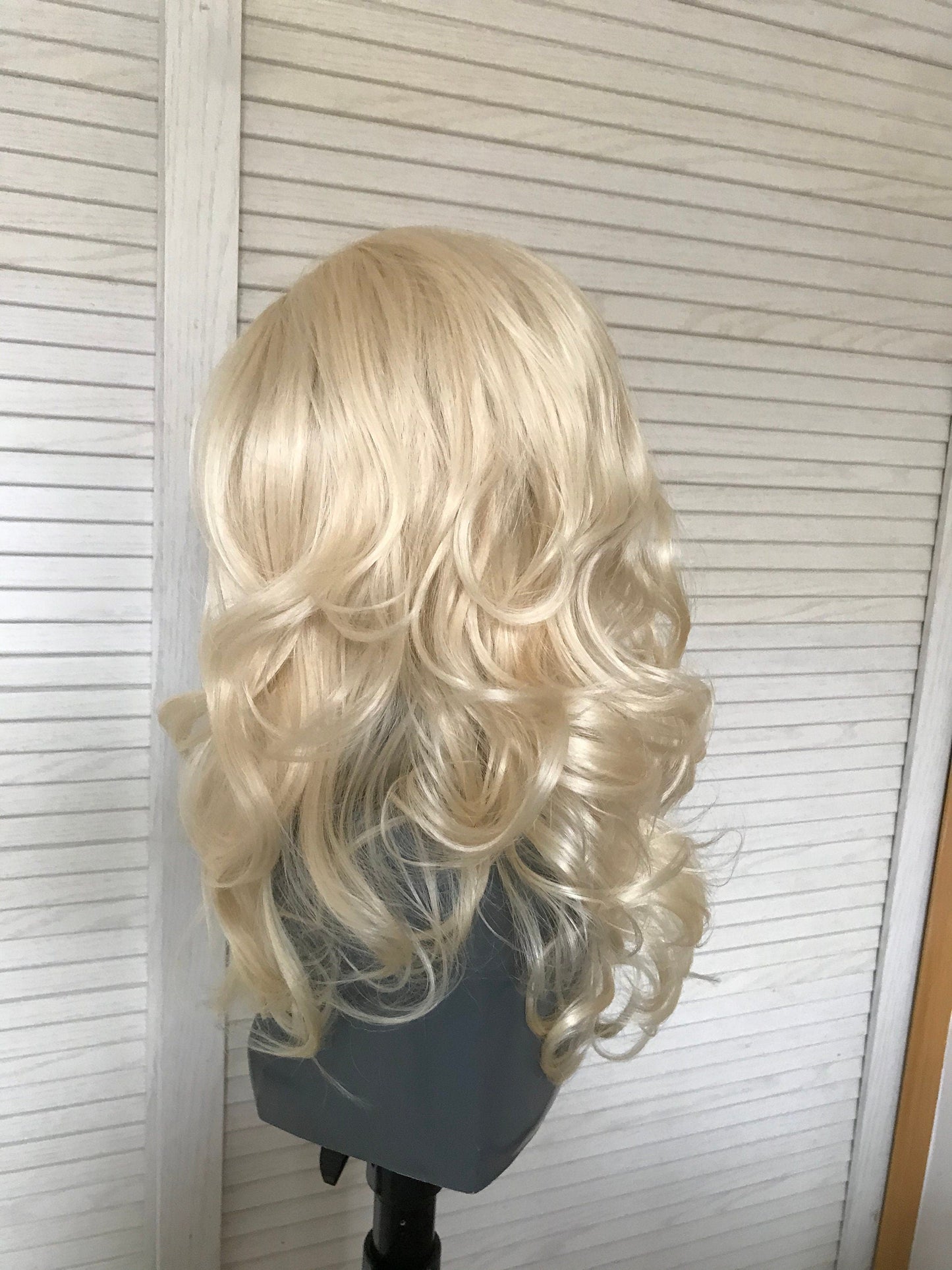 613 Blonde Medium Length Waves Hair Synthetic Soft Swiss Lace Frontal Wig Free Part Heat Friendly